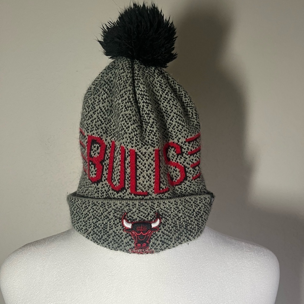 Men’s Gray with Red Lettering Brand ‘47 Chicago Bulls Beanie OSFM